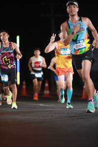 BIB: 4071, 42573, 41904
                            <button type="button" onclick="openModal(21306805)" class="btn btn-primary btn-sm float-right btn-popup" data-toggle="modal" data-target=".modal-high-quality">
                        <i class="fas fa-shopping-cart"></i> Add to Cart
                    </button>
                                            <button type="button" onclick="isThisMe(21306805, true)" class="btn btn-success btn-sm float-right btn-popup btn-isme hidden" data-toggle="tooltip" data-placement="bottom" title="นี่คือรูปของคุณใช่ไหม คลิกที่นี่เพื่อเอาเข้าอัลบั้ม">
                        <i class="fas fa-plus"></i> Add to album
                    </button>
                    <button type="button" onclick="isThisMe(21306805, false)" class="btn btn-warning btn-sm float-right btn-popup btn-isnotme hidden">
                        <i class="fas fa-ban"></i> Remove from album
                    </button>